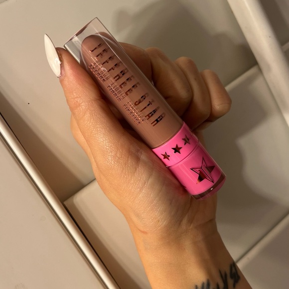 Jeffee Star Cosmetics Liquid Lipstick Hidden Hills - Picture 3 of 4